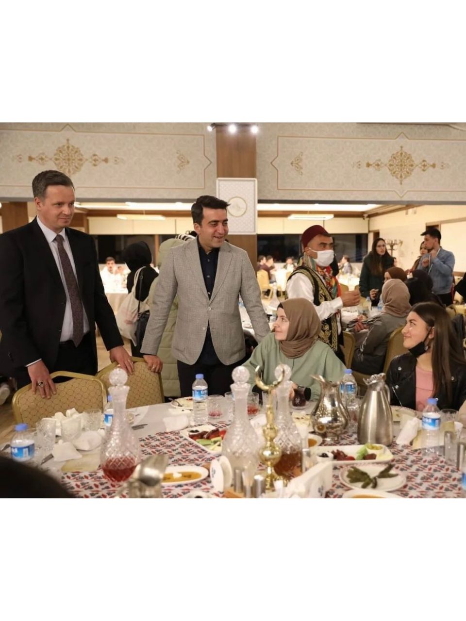 TİKA Başkan’ı Serkan Kayalar Ankara’da okuyan üniversiteli gençler ve yetim kardeşlerimiz ile tesisimizde gerçekleştirilen iftar programında bir araya geldi. 