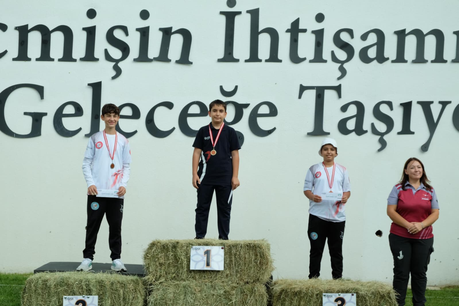 Kökümüz gelenek, Hedefimiz gelecek.